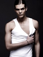 Photographe: Emel Bayram
Maquillage/Coiffure: Griphée
Modèle: Marco Kamaras@New Madison
Retouche: Murat Tatlidil